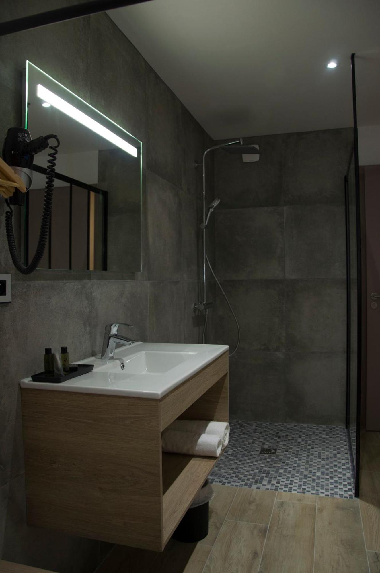 Aux Platanes Hotel Poligny  Room photo